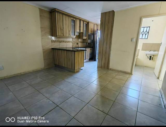 2 BEDROOM HOUSE FOR SALE IN WINDMILL PARK EXT